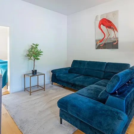 Lit Living - Luxury Penthouse - Box Spring Apartment