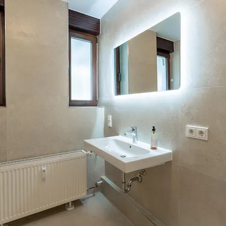 Lit Living - Luxury Penthouse - Box Spring Apartment