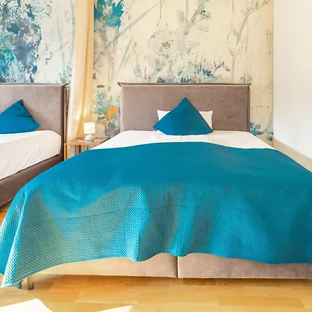 Lit Living - Luxury Penthouse - Box Spring Apartment *